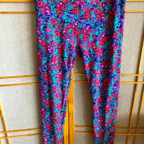Adorable 🥰 Floral Leggings in One Size (plus). - Picture 4 of 5